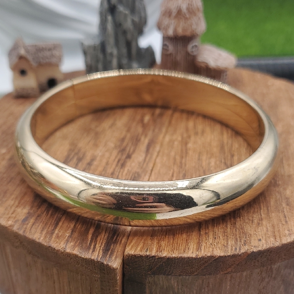 Gold Tone Bangle Bracelet High End B3333
